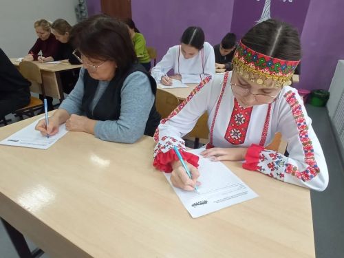 Аксу районӗнче чăваш шкулӗсенче вӗренекенсем тăван чӗлхепе диктант çырнă