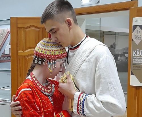 Шупашкарти чăваш тӗррин музейӗнче «Йăх паллисем: управçă-ал тутрисем» курав уçăлнă