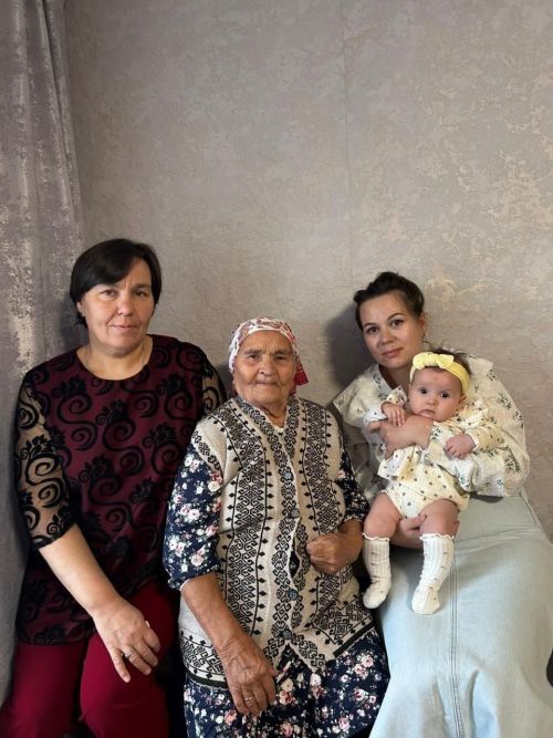 Уяв ячӗпе, аннесем!