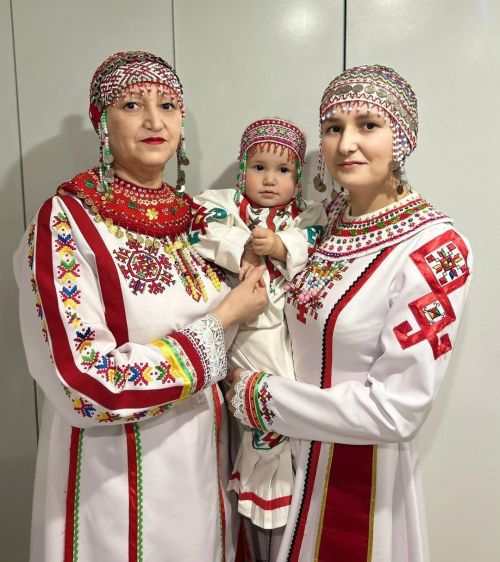 Уяв ячӗпе, аннесем!