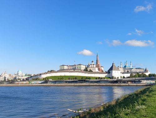 Тутарстанра Луганск çамрăкӗсем пӗрлӗх кӗперне хываççӗ