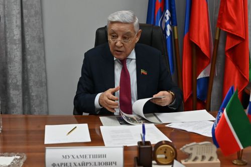 Парламент пуçлăхӗ Фарид Мухаметшин паян  «Единая Россия» партин обществӑлла приемнӑйӗнче çынсене йышӑнчӗ