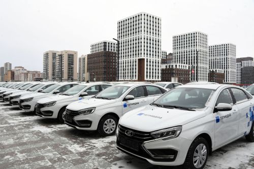 Рустам Минниханов «ТАТМЕДИА» филиалӗсене çӗнӗ автомобильсем пачӗ