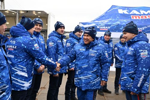 Рустам Минниханов «КАМАЗ-мастер» команда спортсменӗсемпе тӗл пулнă