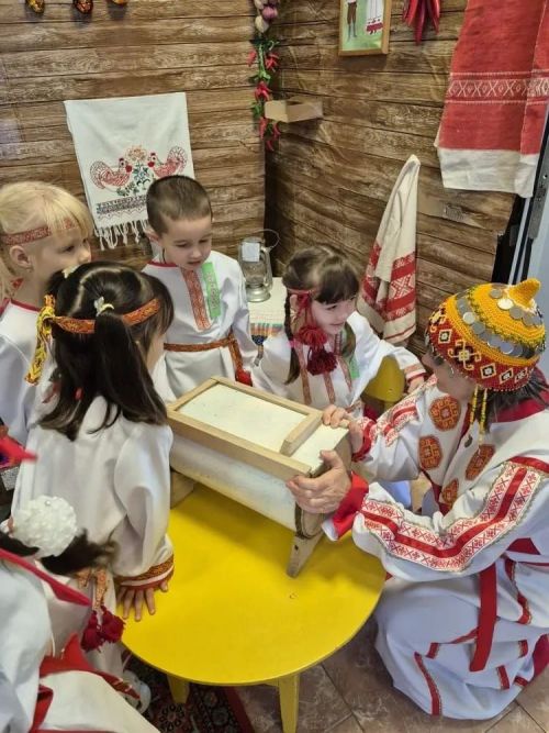 Ачасене йăла-йӗркепе паллаштаратпăр