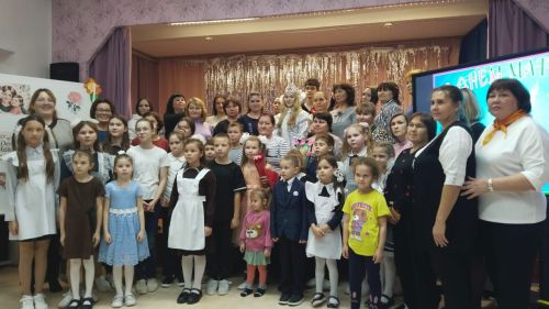 Ачасем амăшӗсене савăнтарчӗç