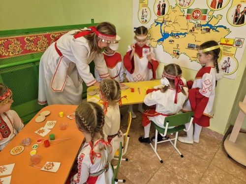 Ачасене йăла-йӗркепе паллаштаратпăр