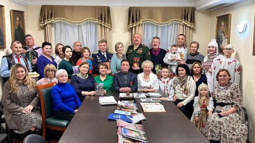 Николай Ларионов Мускав чăвашӗсемпе тӗл пулчӗ