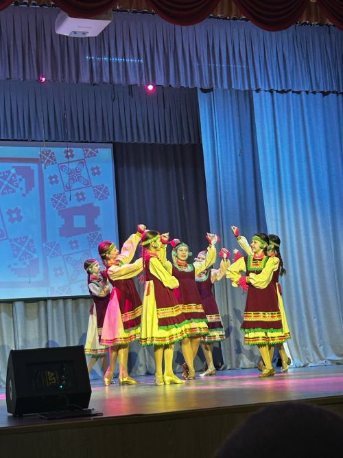 Тăван чӗлхе кунӗпе!