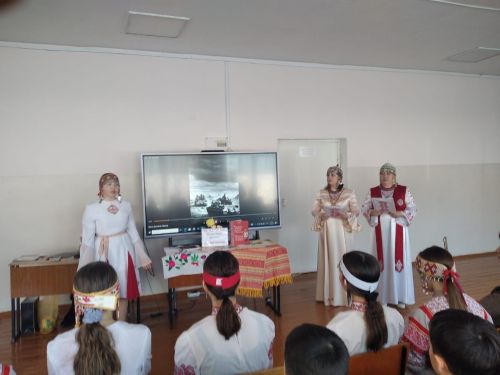 Наратлăра Халăхсен хушшинчи Тăван чӗлхе кунне халалласа мероприяти иртрӗ