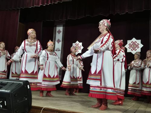 Патраклăри «Çеçпӗл» халăх фольклор ансамблӗ 50 çул тултарнине паллă турӗ