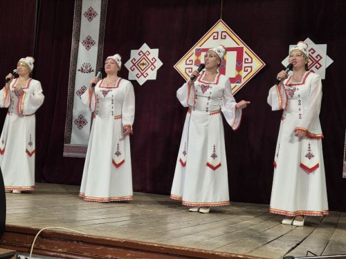 Патраклăри «Çеçпӗл» халăх фольклор ансамблӗ 50 çул тултарнине паллă турӗ