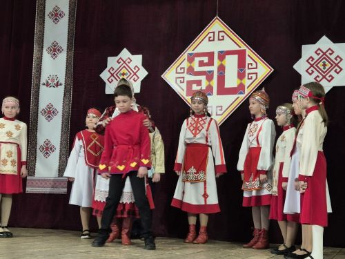 Патраклăри «Çеçпӗл» халăх фольклор ансамблӗ 50 çул тултарнине паллă турӗ