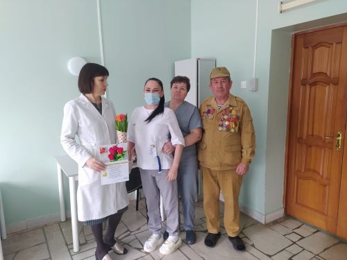 Шурӑ халатлӑ хӗрарӑмсене