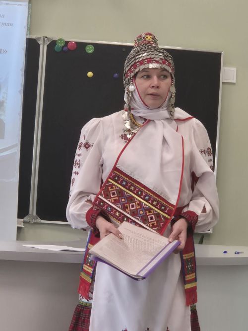 Атăлçи халăхӗсен тăван чӗлхисен вӗрентекенӗсен хушшинче Анат Камăри чăваш гимназийӗн вӗрентекенӗ Светлана Исакова çӗнтерчӗ