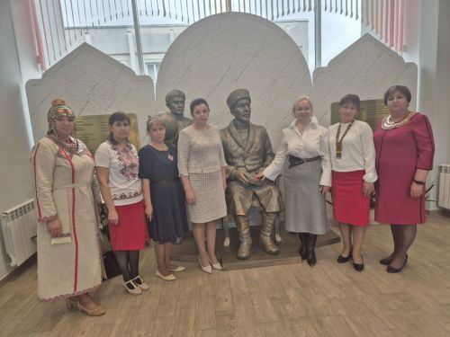 Атăлçи халăхӗсен тăван чӗлхисен вӗрентекенӗсен хушшинче Анат Камăри чăваш гимназийӗн вӗрентекенӗ Светлана Исакова çӗнтерчӗ