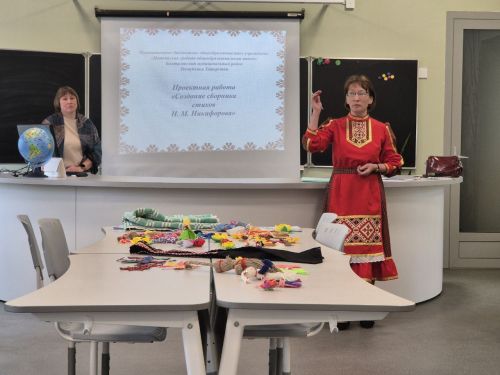 Атăлçи халăхӗсен тăван чӗлхисен вӗрентекенӗсен хушшинче Анат Камăри чăваш гимназийӗн вӗрентекенӗ Светлана Исакова çӗнтерчӗ