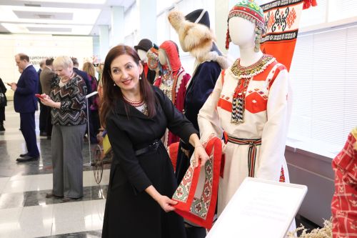 Мускавра Атăлçи халăхӗсен наци тумӗсен куравӗ уçăлнă. Унта чăвашсем те кайнă