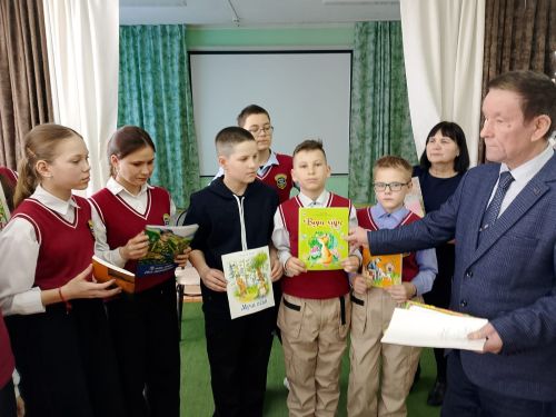 Писательпе куçа-куçăн курса калаçни уйрăмах асра юлӗ