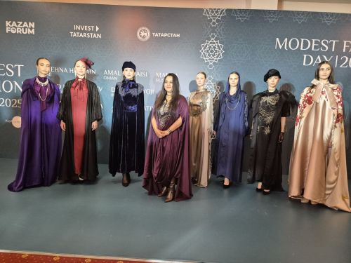 Сапӑрлӑхпа сӑпайлах ялан модӑра. KazanForum хӳттинче тӗнчери паллӑ дизайнерсем хӑйсен тум коллекцийӗсемпе паллаштарчӗҫ