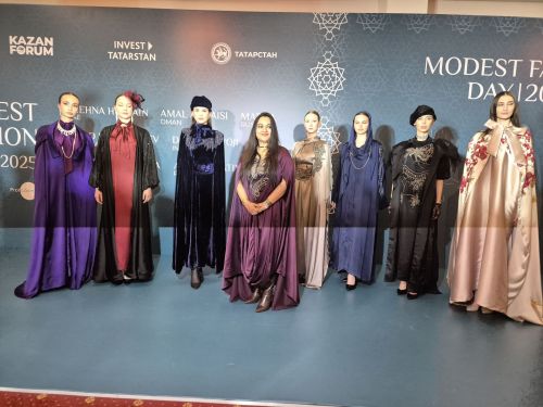 Сапӑрлӑхпа сӑпайлах ялан модӑра. KazanForum хӳттинче тӗнчери паллӑ дизайнерсем хӑйсен тум коллекцийӗсемпе паллаштарчӗҫ