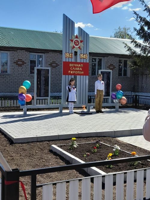 Аксу районӗнчи Хӗрлӗшурта вăрçă паттăрӗсене халалласа палăк лартрӗç