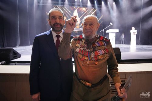 «Бэллур калем – Хрустальное перо» республика конкурсӗн гран-прине Аслă вăрçă ветеранӗ Александр Малов тивӗçрӗ
