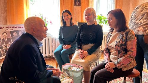 Чăваш хӗрарăмӗсен союзӗ ветерана саламларӗ