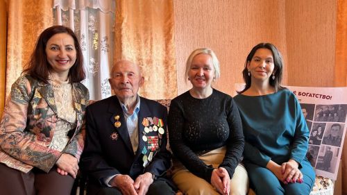 Чăваш хӗрарăмӗсен союзӗ ветерана саламларӗ