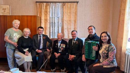 Чăваш хӗрарăмӗсен союзӗ ветерана саламларӗ