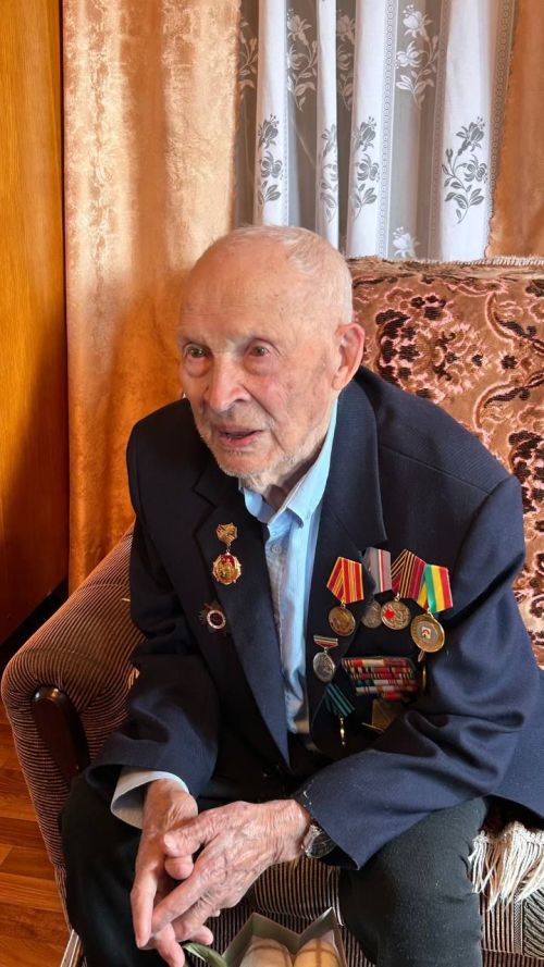 Чăваш хӗрарăмӗсен союзӗ ветерана саламларӗ