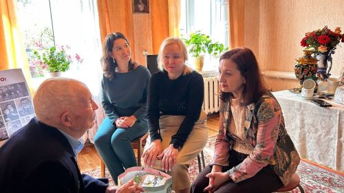 Чăваш хӗрарăмӗсен союзӗ ветерана саламларӗ