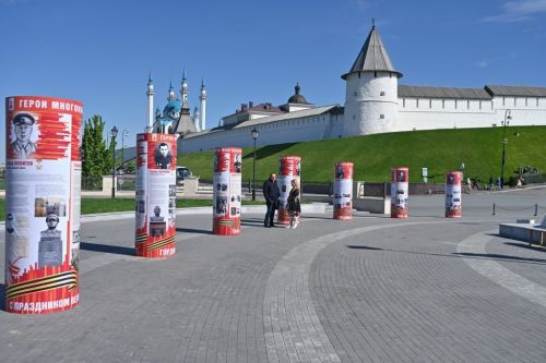Аслă Çӗнтерӗвӗн 80-çуллăхне халалласа Хусанта «Нумай нациллӗ Тутарстанăн Геройӗсем» курав уçăлчӗ