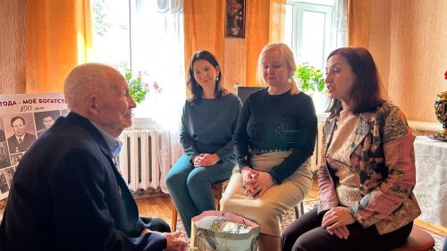 Чăваш хӗрарăмӗсен союзӗ ветерана саламларӗ