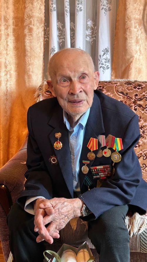 Чăваш хӗрарăмӗсен союзӗ ветерана саламларӗ