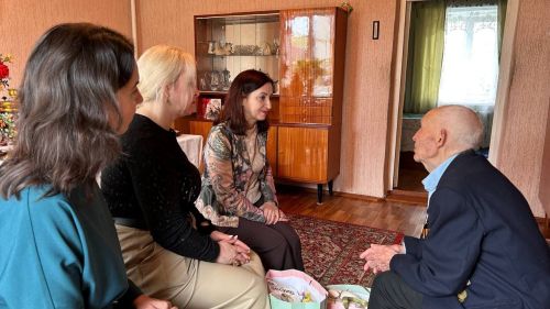 Чăваш хӗрарăмӗсен союзӗ ветерана саламларӗ