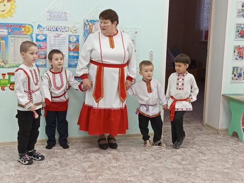 Савгачевăри ача садне çӳрекен кашни ачан чăваш тумӗ пур