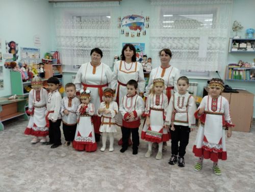 Савгачевăри ача садне çӳрекен кашни ачан чăваш тумӗ пур