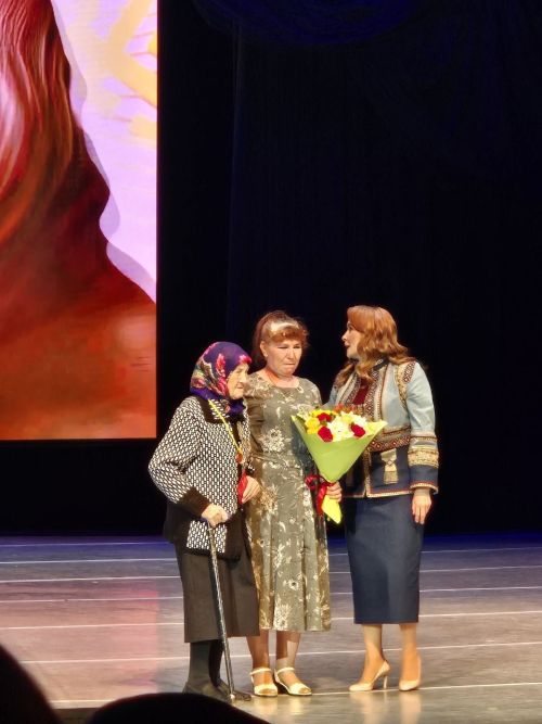 Шупашкарта иртнӗ «Я женщина» конкурсăн финалне Раççейӗн паллă кинопа театр актерӗ Дмитрий Певцов килчӗ