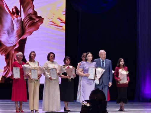Шупашкарта иртнӗ «Я женщина» конкурсăн финалне Раççейӗн паллă кинопа театр актерӗ Дмитрий Певцов килчӗ