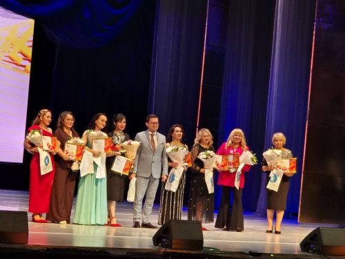 Шупашкарта иртнӗ «Я женщина» конкурсăн финалне Раççейӗн паллă кинопа театр актерӗ Дмитрий Певцов килчӗ