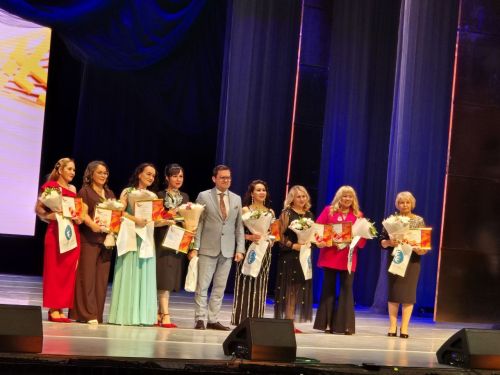 Шупашкарта иртнӗ «Я женщина» конкурсăн финалне Раççейӗн паллă кинопа театр актерӗ Дмитрий Певцов килчӗ