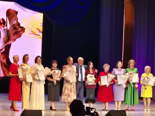 Шупашкарта иртнӗ «Я женщина» конкурсăн финалне Раççейӗн паллă кинопа театр актерӗ Дмитрий Певцов килчӗ