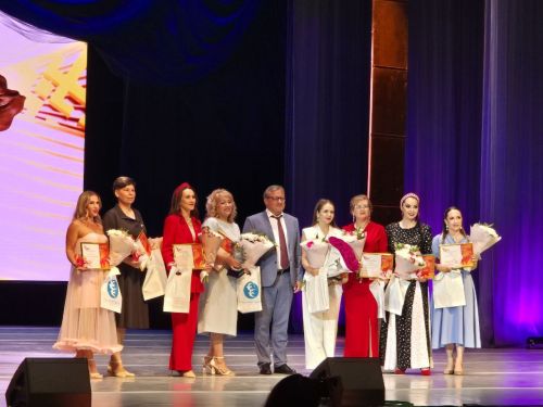 Шупашкарта иртнӗ «Я женщина» конкурсăн финалне Раççейӗн паллă кинопа театр актерӗ Дмитрий Певцов килчӗ