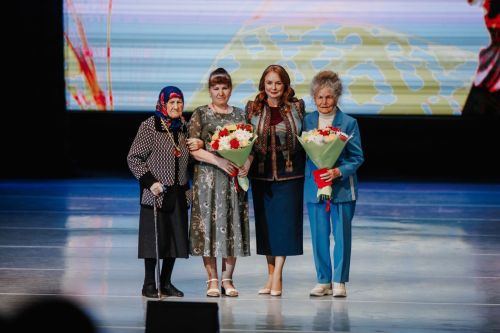 Шупашкарта иртнӗ «Я женщина» конкурсăн финалне Раççейӗн паллă кинопа театр актерӗ Дмитрий Певцов килчӗ