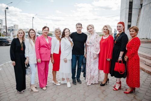 Шупашкарта иртнӗ «Я женщина» конкурсăн финалне Раççейӗн паллă кинопа театр актерӗ Дмитрий Певцов килчӗ