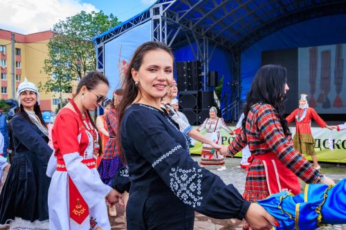 Ленинград облаçӗнчи Бугры хулинче пӗрремӗш хут Акатуй иртрӗ