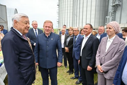 Фарид Мухаметшин ял çыннисене патшалăхăн ял хуçалăх программисене активлăрах хутшăнма сӗнчӗ
