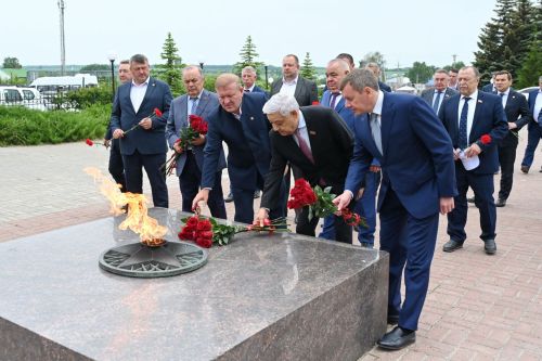Фарид Мухаметшин ял çыннисене патшалăхăн ял хуçалăх программисене активлăрах хутшăнма сӗнчӗ
