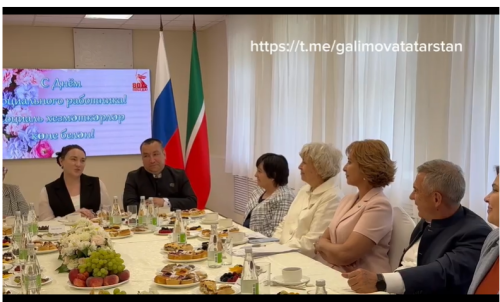 Рустам Минниханова çитес суйлава хутшăнма ыйтнă
